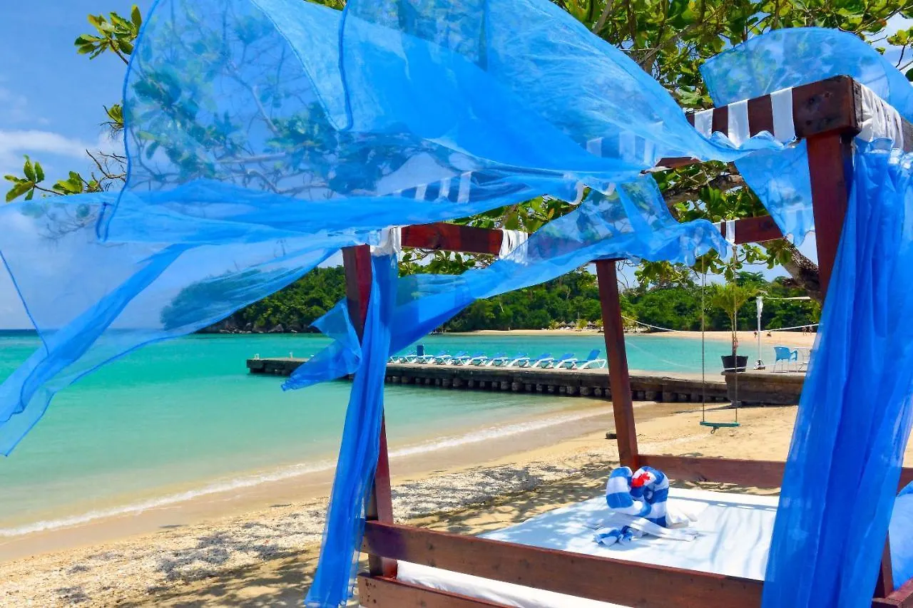 Sand And Tan Beach Hotel Ocho Rios